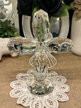 Oleg Cassini Signed Crystal Cross 7.5" Faceted Diamond Cut Glass Figurine
